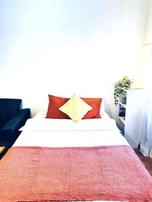 Self Check-in Cozy Studio Near Kamppi Metro, Hietaranta Beach! Apartment Helsinki
